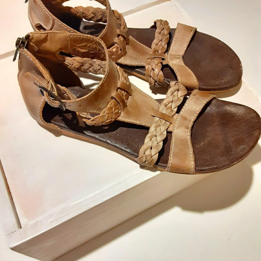 BKE sandals